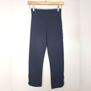 Svelte Small NWT Dark Grey Tummy Control Cropped Ruched Capri Leggings Yoga